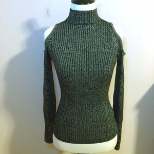 Turtleneck cold shoulder sweater by NEW LOOK